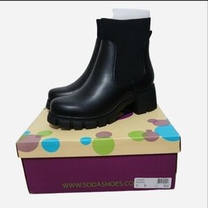 NEW Soda Chelsea Boots Lug Sole Black 10